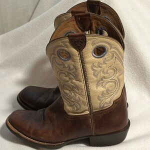 ARIAT WESTERN BOOTS , UNISEX BROWN, And TAN SIZE 3